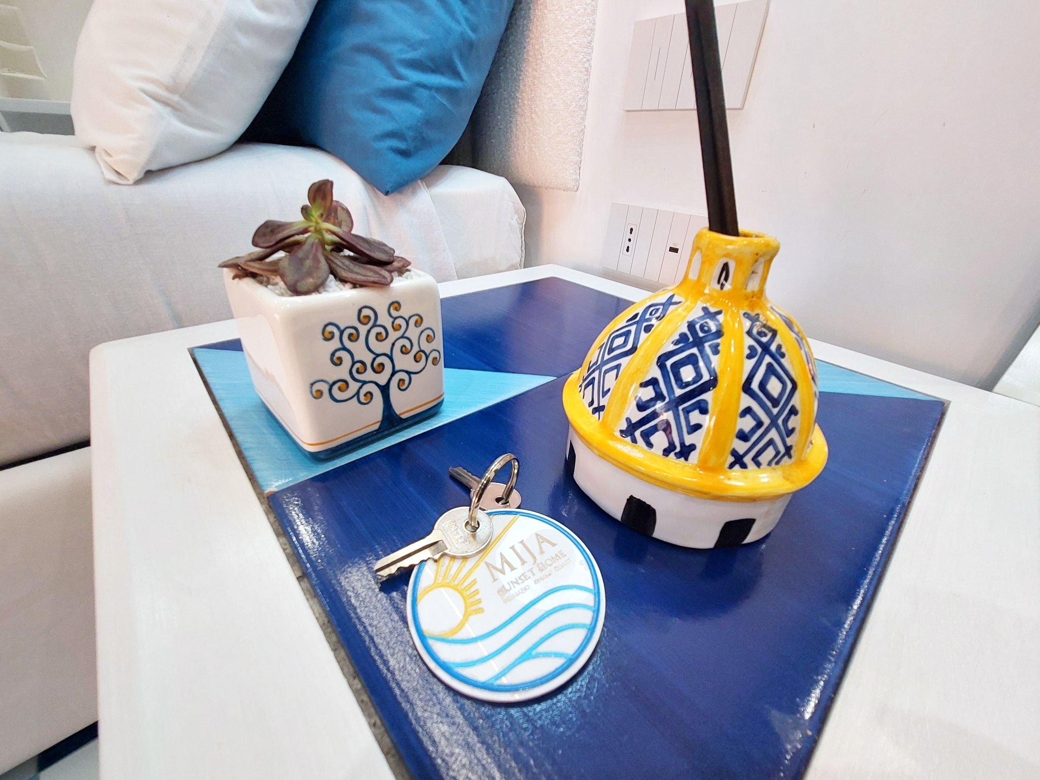 Mija Sunset Home keys and ceramic details