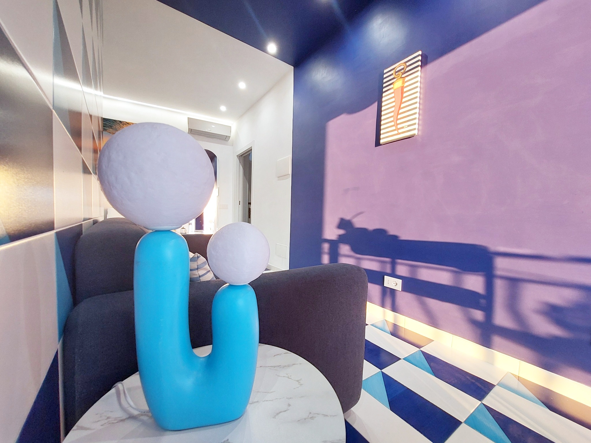 Turquoise table lamp in the living room